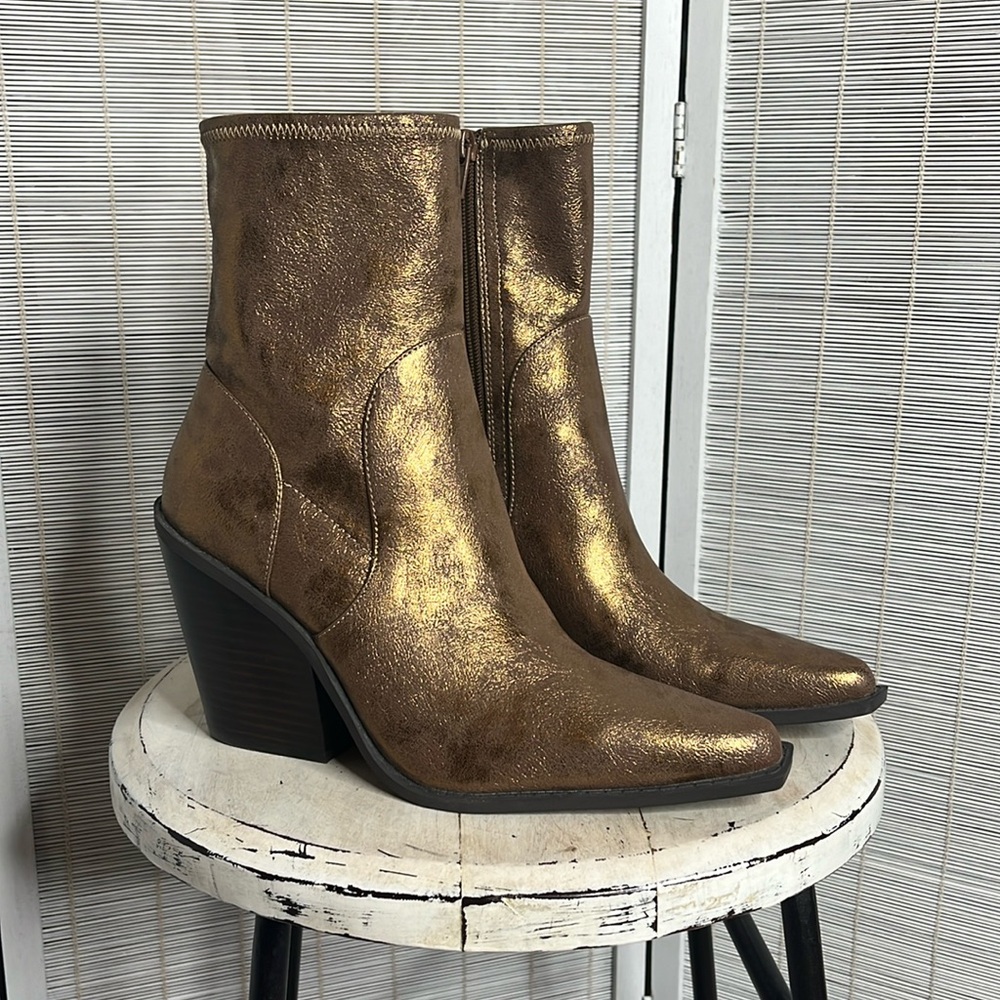 Charles David Wynter bootie EUC Cowgirl